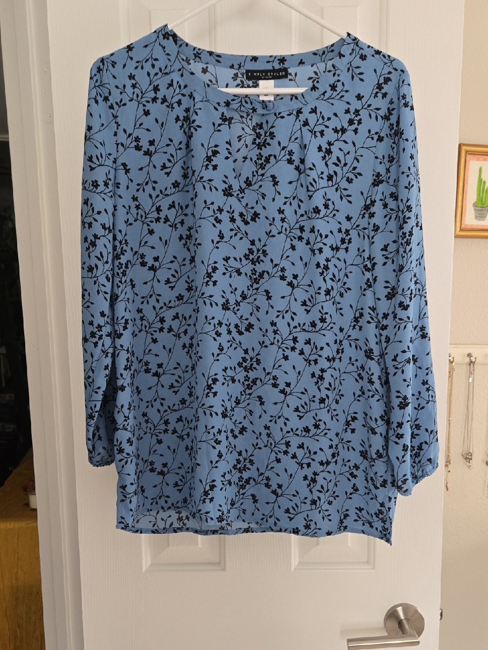 Simply Styled   Blouse with Vine/ Floral Print- Medium